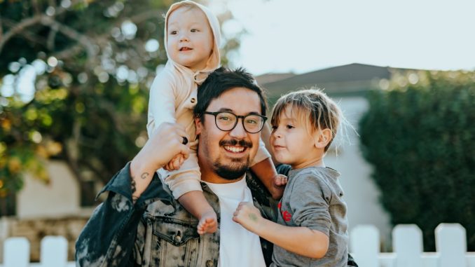 Speltips för att engagera hela familjen i sällskapsspel illustration